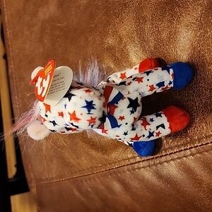 One TY BEANIE BABIES  LEFTY   2004